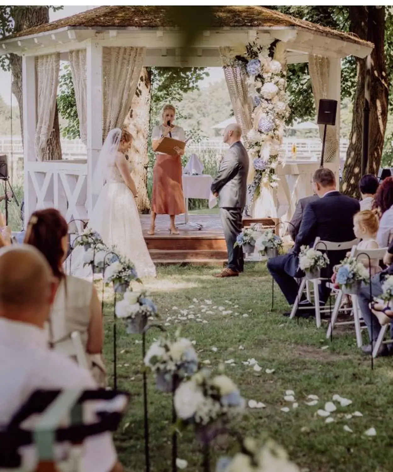 Gäste bei Hochzeit von Ein Himmel voll Worte 